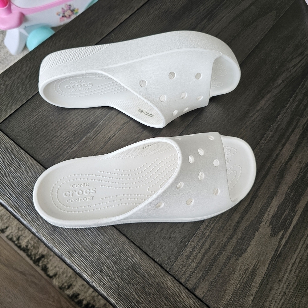 Crocs Classic Platform Slide - Picture 3 of 8
